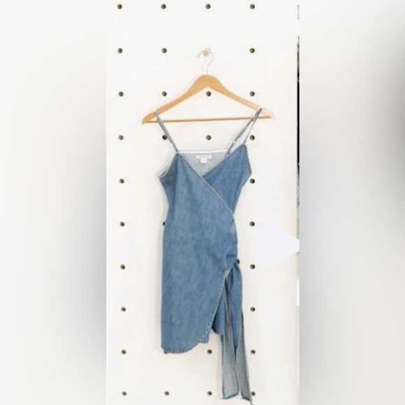 Billabong
Island Wrap
Denim Minidress

8124 - Picture 7 of 7